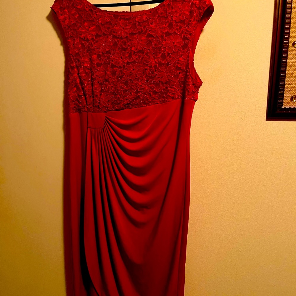 Pretty red fancy dress. Perfect for the holidays. Sparkles with sequins on top.